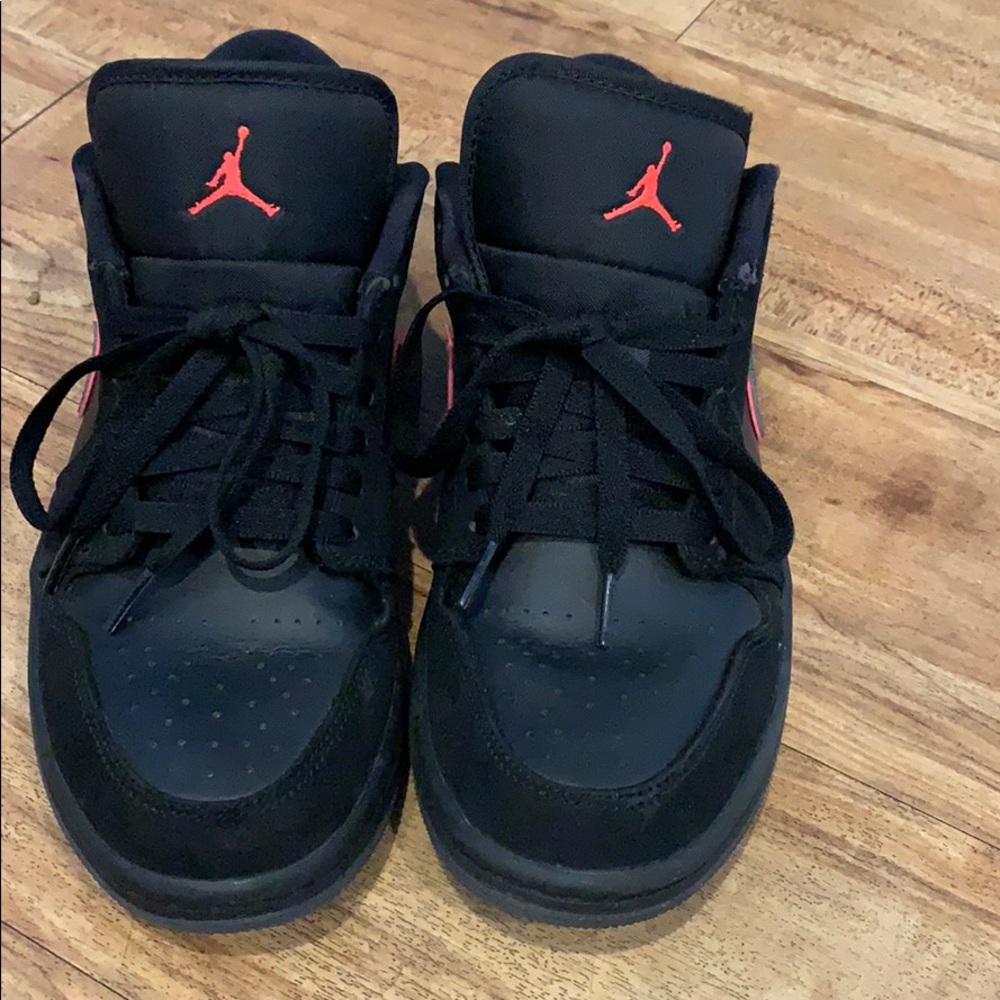 Jordan 1 low black red orbit 8.5